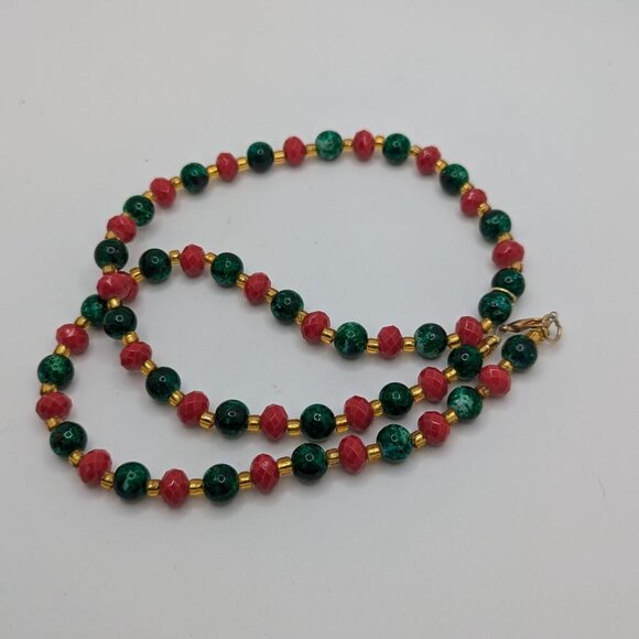 Christmas Faceted Red Green Glass Beads 22” Gold Tone Necklace Chocker Toggle - Picture 5 of 6